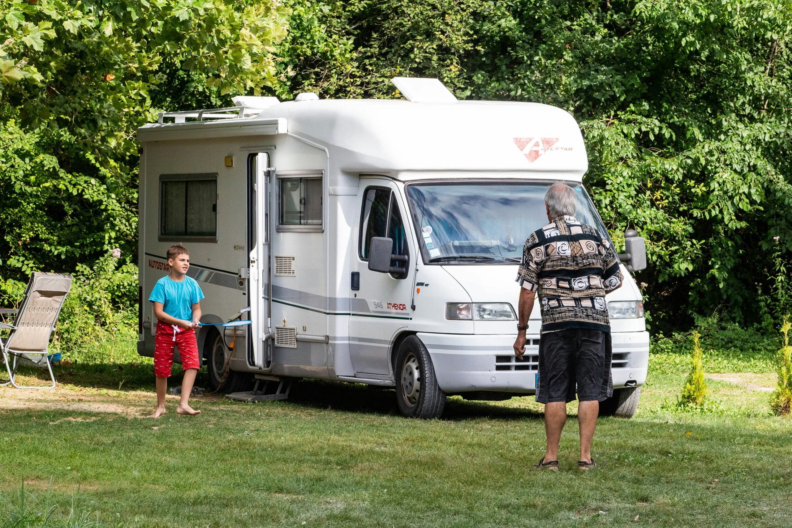Camping Paradis Aubeterre sur Dronne - Standplätze auf dem Campingplatz
