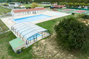 Camping Paradis Rives de L'Adour - Blick auf den Pool des Campingplatzes
