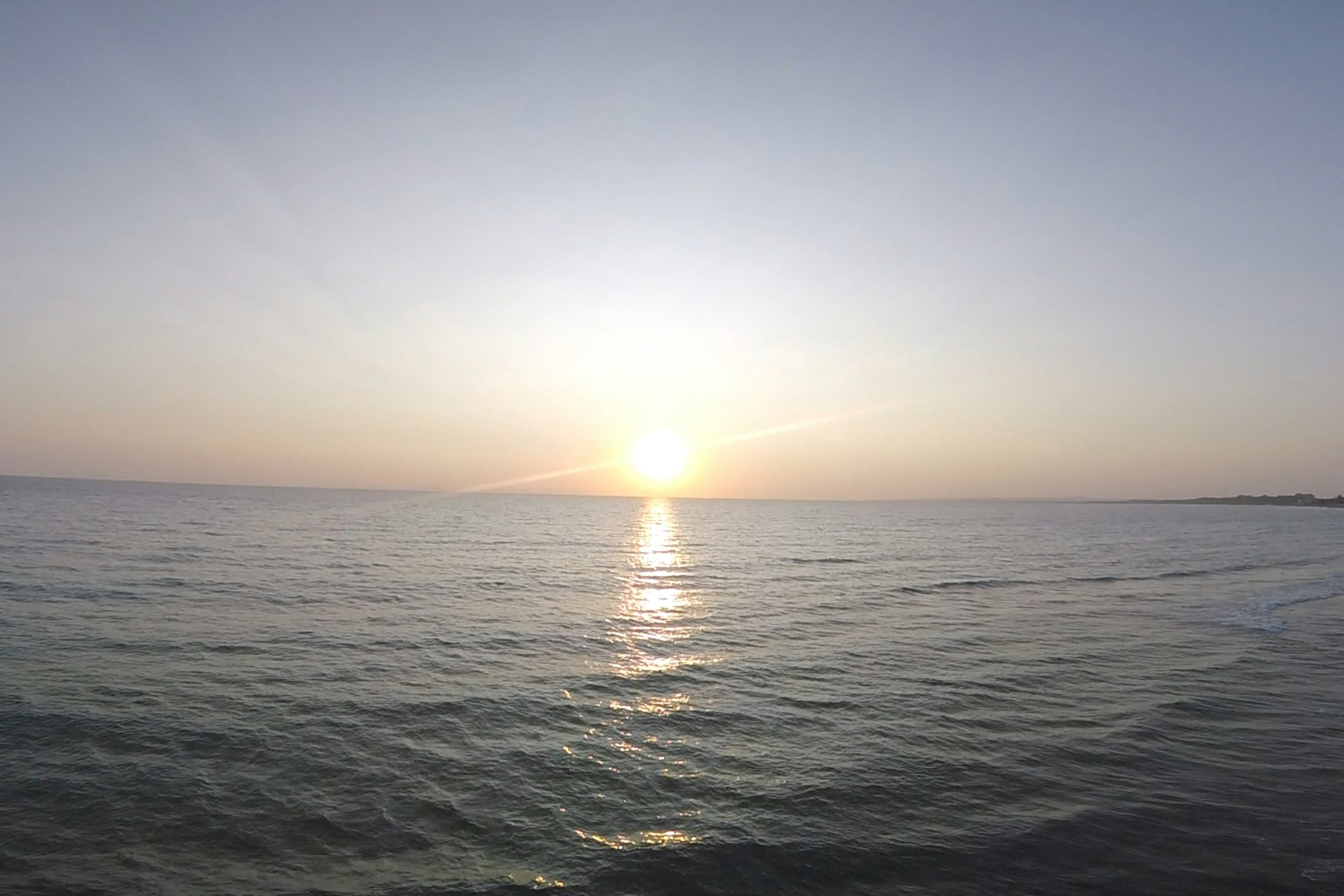 Camping Paradise  - Blick vom Campingplatz auf das Meer bei Sonnenuntergang