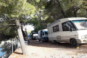 Camping Paradiso - Wohnmobil- und Wohnwagenstellplätze im Schatten der Bäume