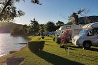 Camping Paradiso Lago - Wohnmobile auf Stellplätzen am Ufer des Luganersees