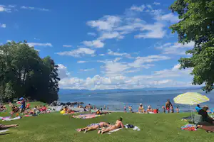 Camping Parc de la Dranse - Liegewiese am Badestrand