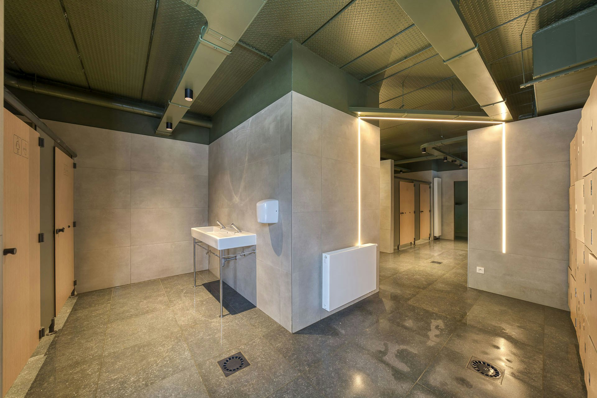 Camping Sandaya Parc La Clusure  Camping Parc La Clusure - Innenansicht des Sanitärgebäudes