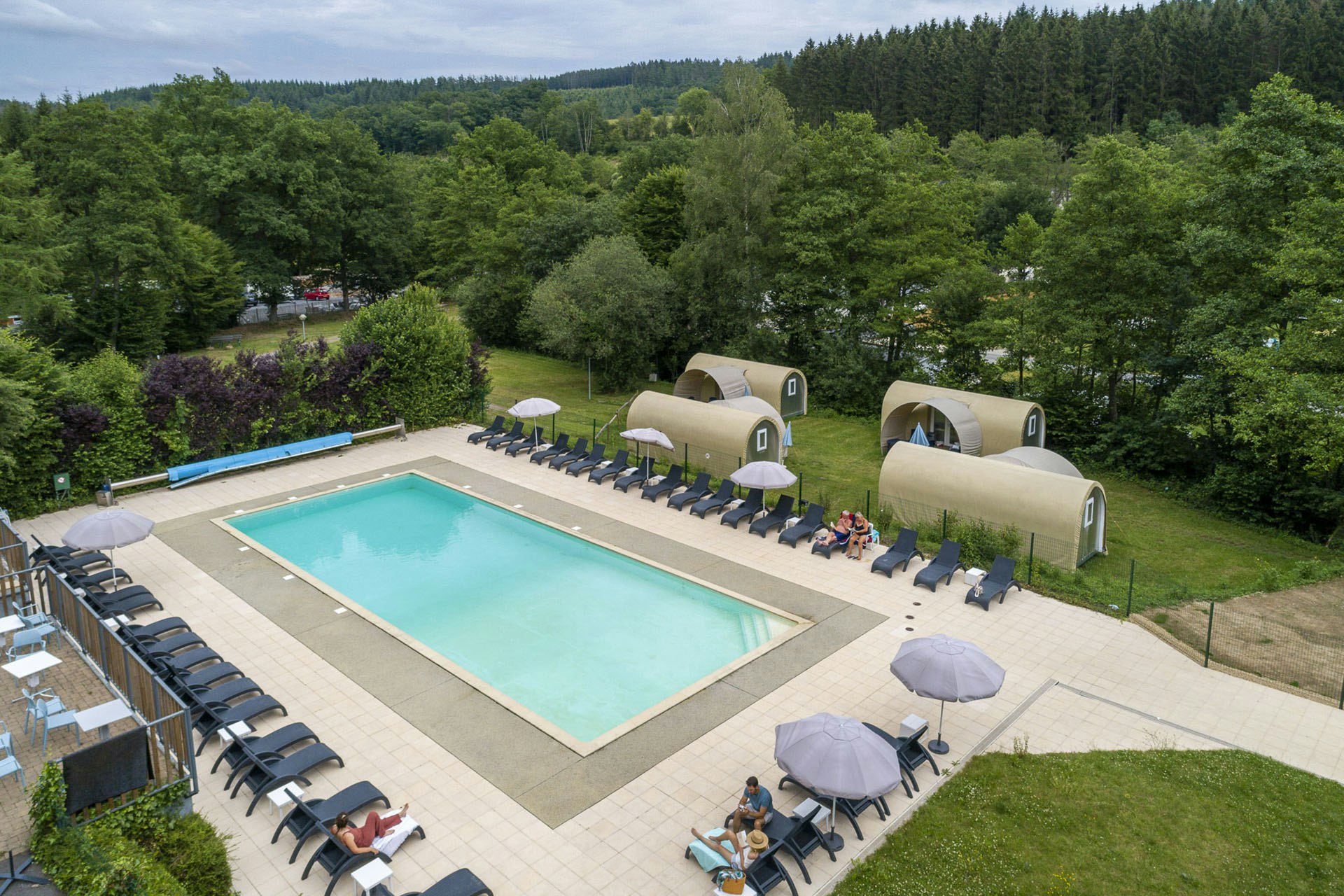 Camping Sandaya Parc La Clusure  Camping Parc La Clusure - Luftaufnahme des Freibades