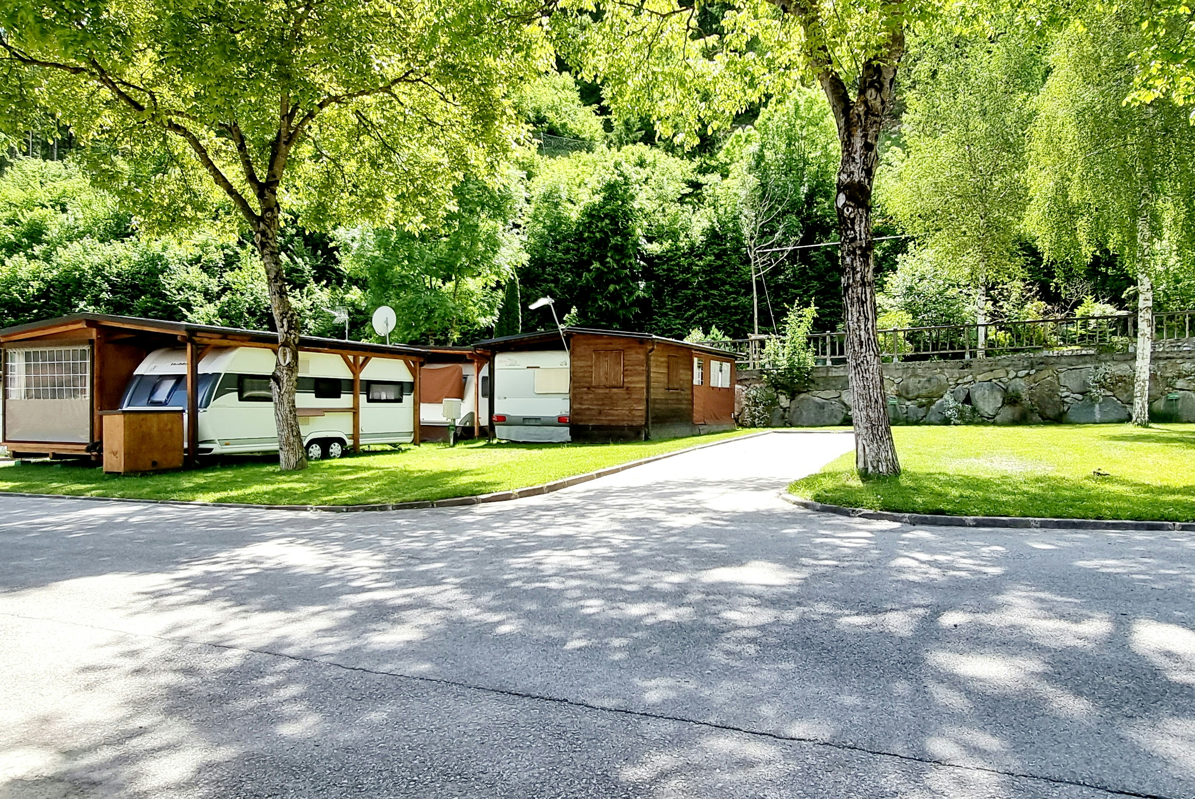 Camping Parco Adamello - Standplätze auf dem Campingplatz