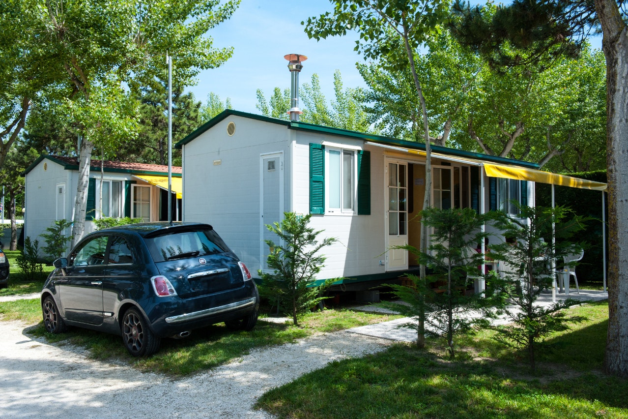 Camping Parco Capraro  - Mobilheim mit Terrasse auf dem Campingplatz