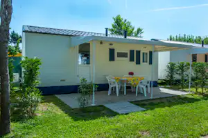 Camping Parco Capraro - Mobilheim mit Terrasse auf dem Campingplatz