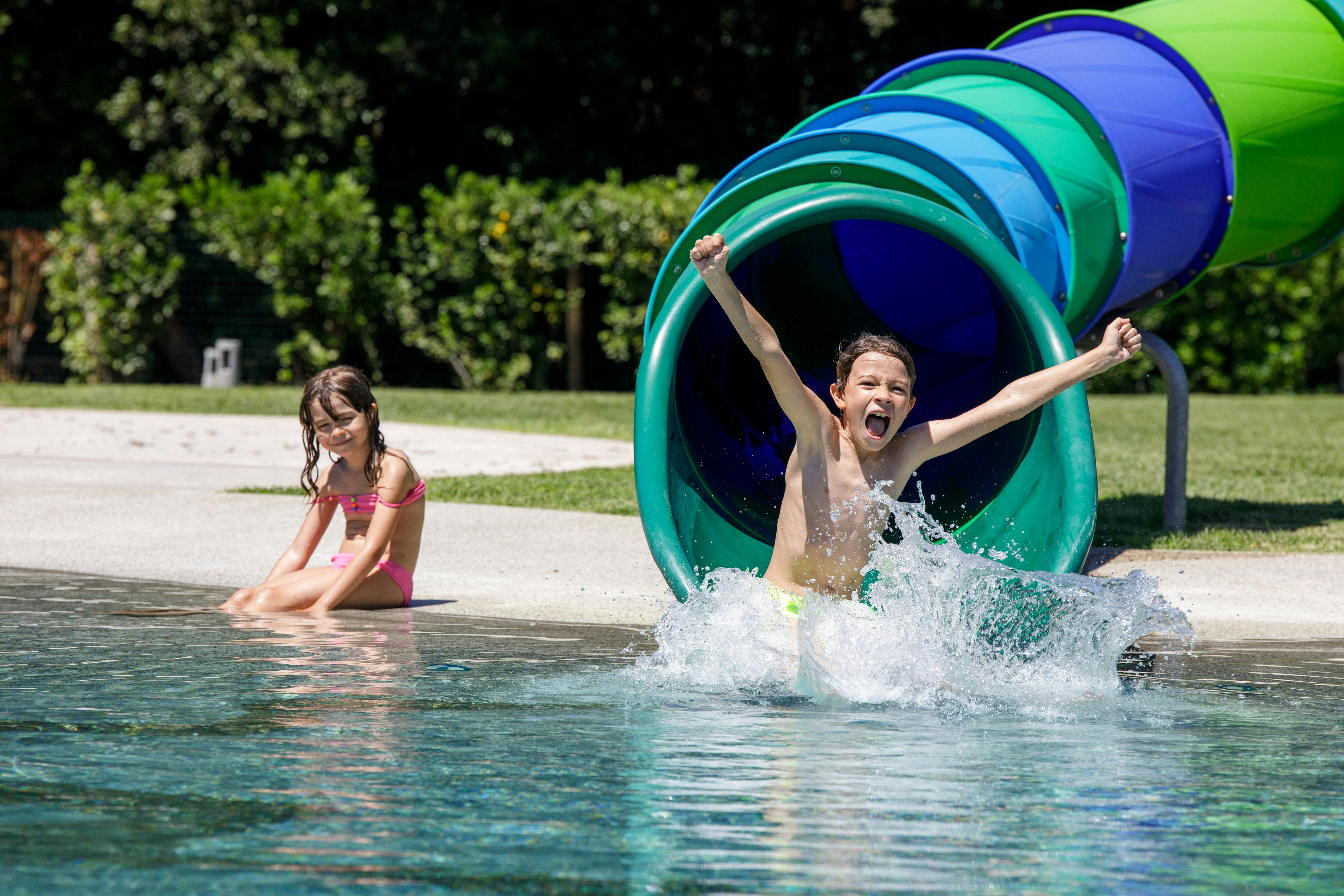 Camping Parco della Gallinara  - Rutschen im Wasserpark des Campingplatzes