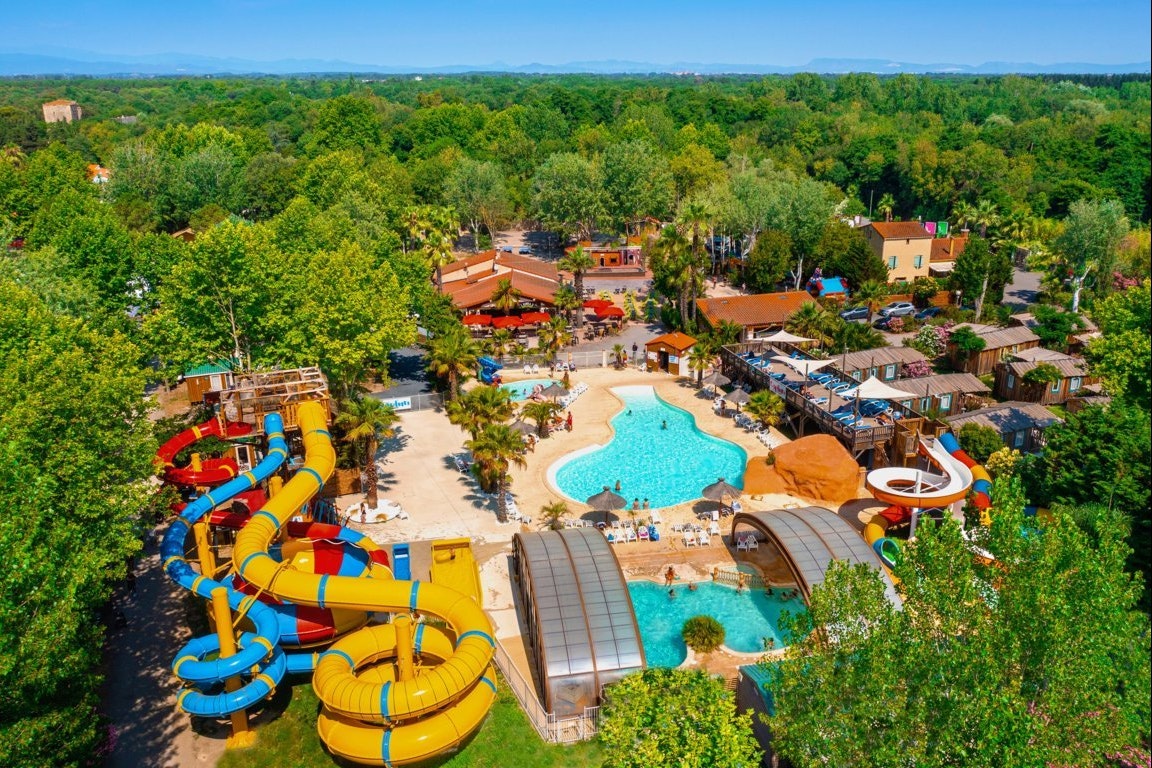 Camping Paris Roussillon  - Luftaufnahme des Campingplatzes mit Wasserpark