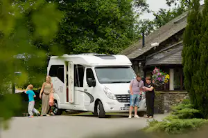 Camping Park Cliffe - Wohnmobilstellplatz im Grünen auf dem Campingplatz