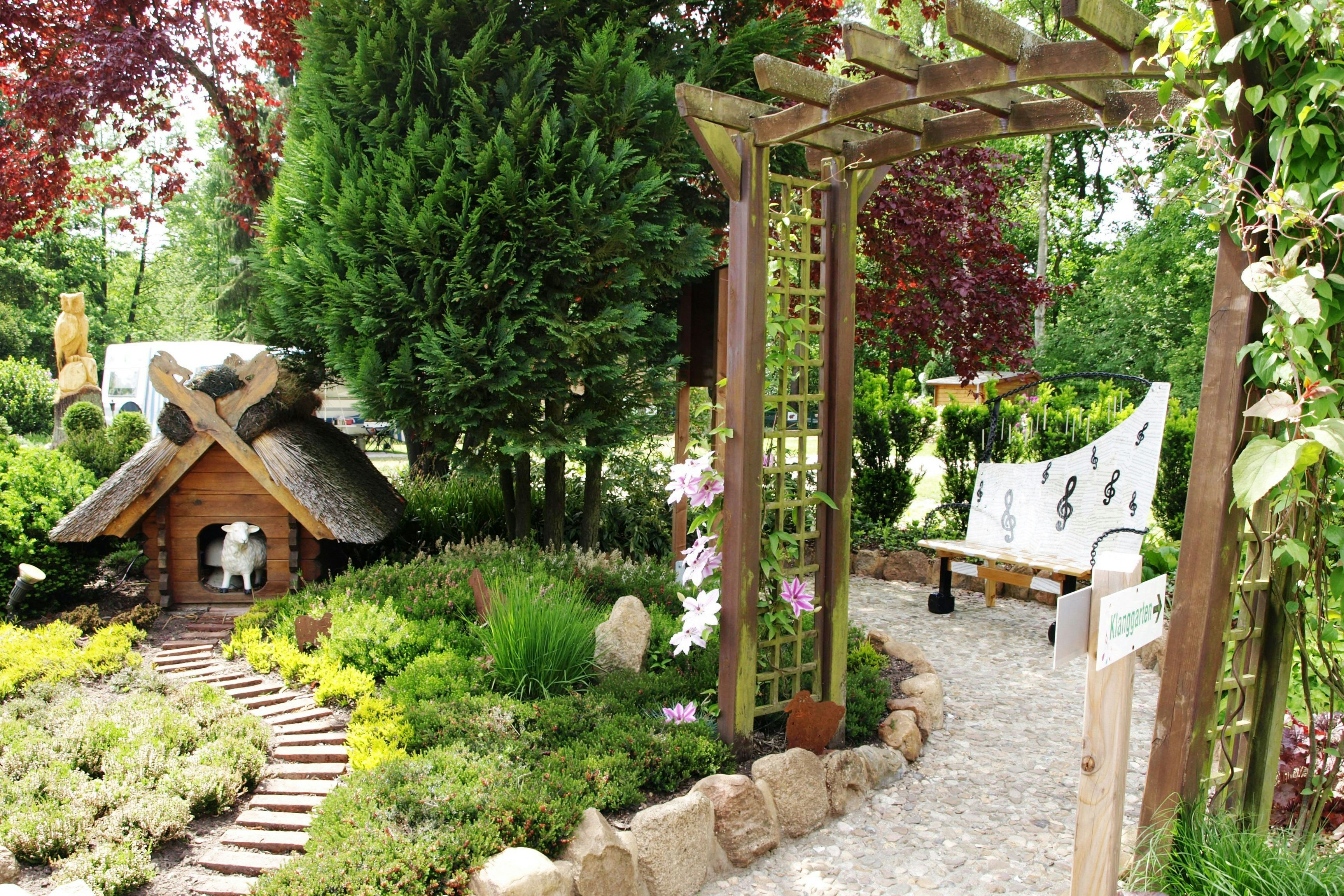 Camping-Park Lüneburger Heide - Miniatur-Themengarten -Klang- auf dem Campingplatz