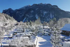 Camping-Park Oberammergau - Campingplatz aus der Vogelperspektive im Winter