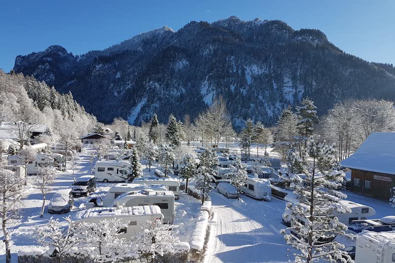 Camping-Park Oberammergau - Campingplatz aus der Vogelperspektive im Winter