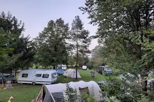 Camping Park - Zeltwiese mit Wohnmobil- und Wohnwagenstellplätzen