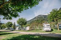 Camping Passeier Meran - Wohnmobil- und  Wohnwagenstellplätze auf der Wiese