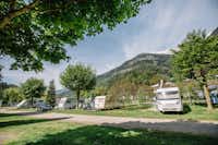 Camping Passeier Meran - Wohnmobil- und  Wohnwagenstellplätze auf der Wiese