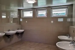 Camping Paula - Innenansicht des Sanitärgebäudes