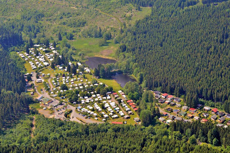 Camping Paulfeld - Luftaufnahme des Campingplatzes in der Natur Thüringens