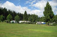 Camping Paulfeld - Wohnwagen- und Zeltstellplatz mit Wiese im Vordergrund