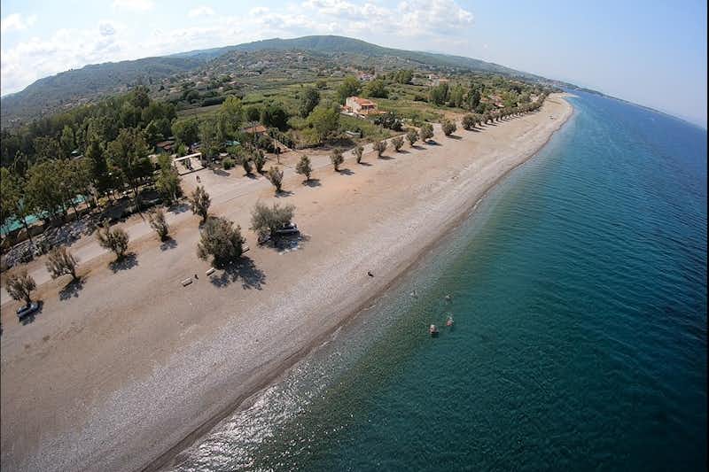Camping Pefki - Luftaufnahme des Strandes