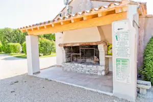 Camping Pegomas - Grill auf dem Campingplatz