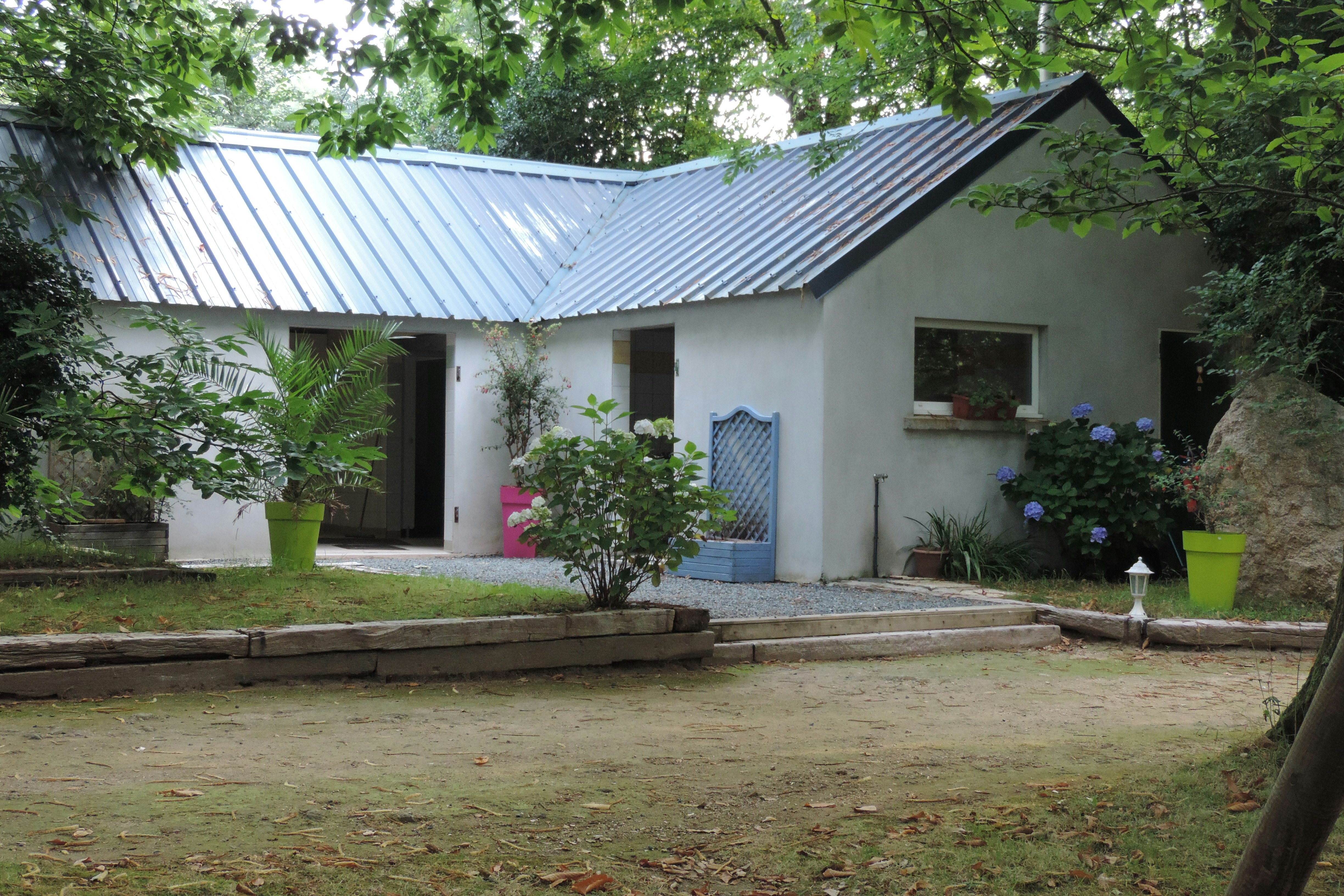 Camping Penguilly - Gebäude auf dem Campingplatz