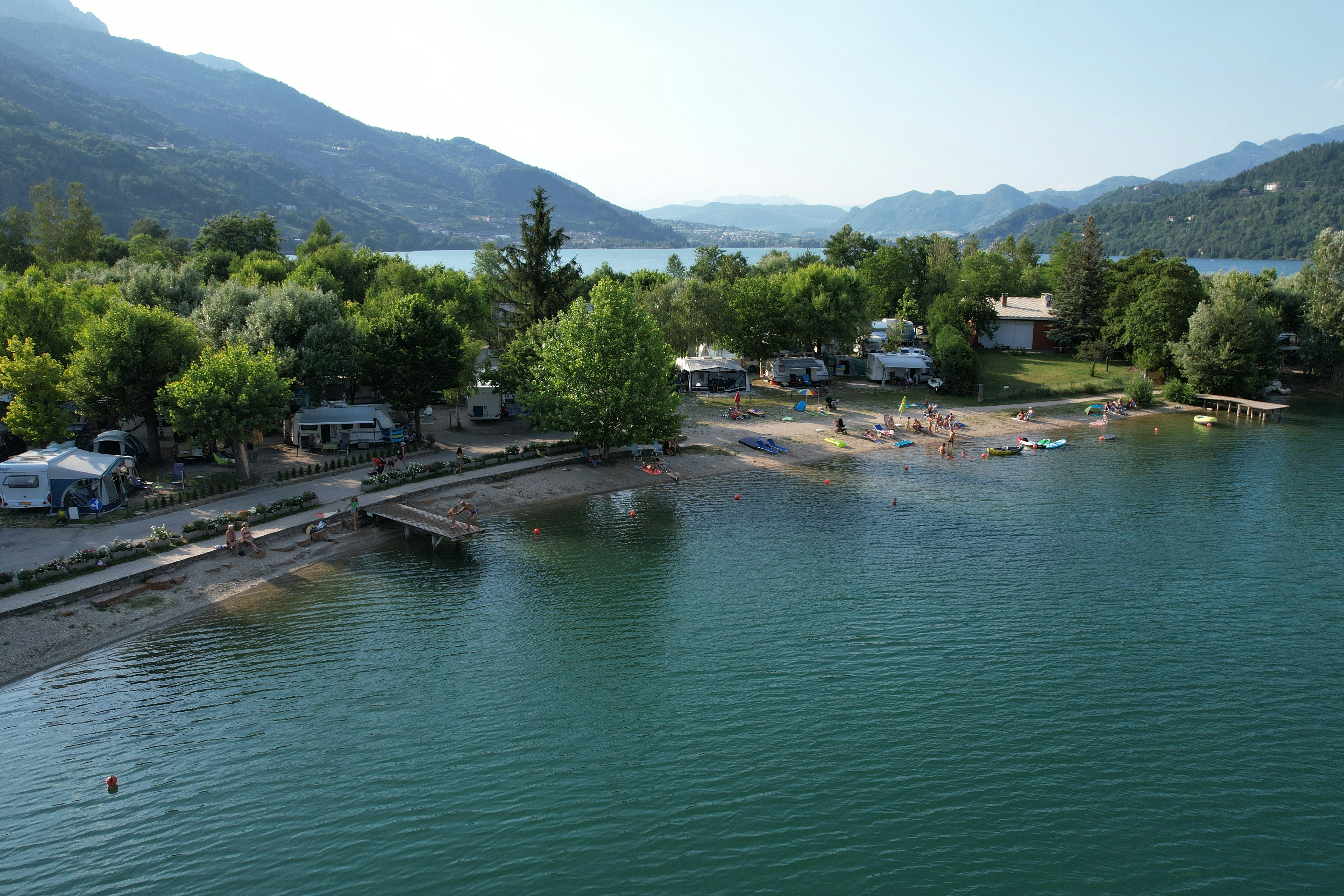 Camping Penisola Verde  - Luftaufnahme des Campingplatzes am Wasser