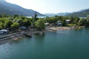 Camping Penisola Verde - Luftaufnahme des Campingplatzes am Wasser