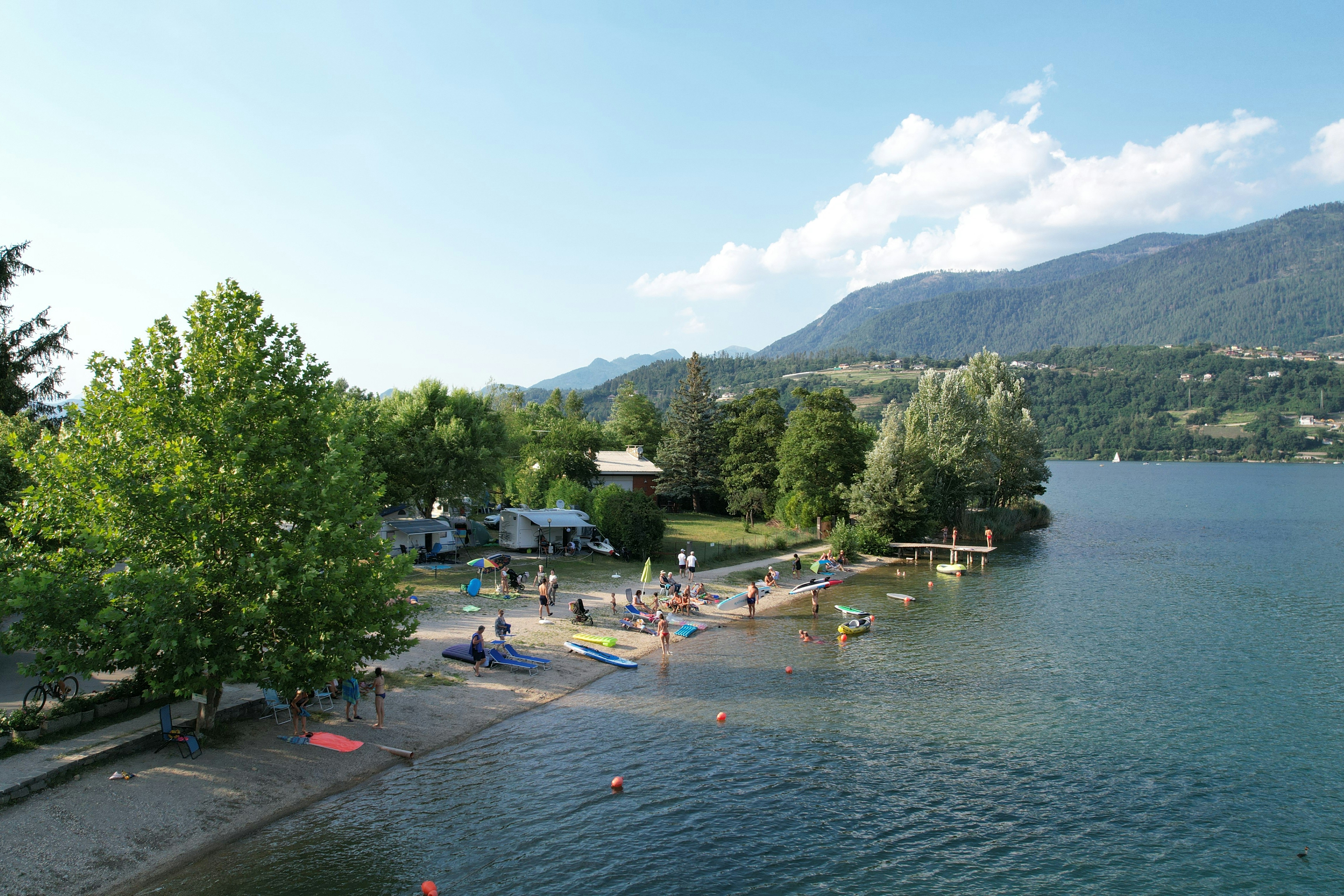 Camping Penisola Verde  - Luftaufnahme des Campingplatzes am Wasser