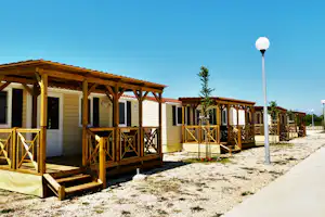 Camping Peros - Mobilheime vom Campingplatz mit Veranden