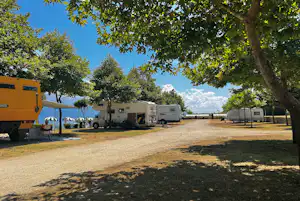 Camping Peshku - Standplätze auf dem Campingplatz