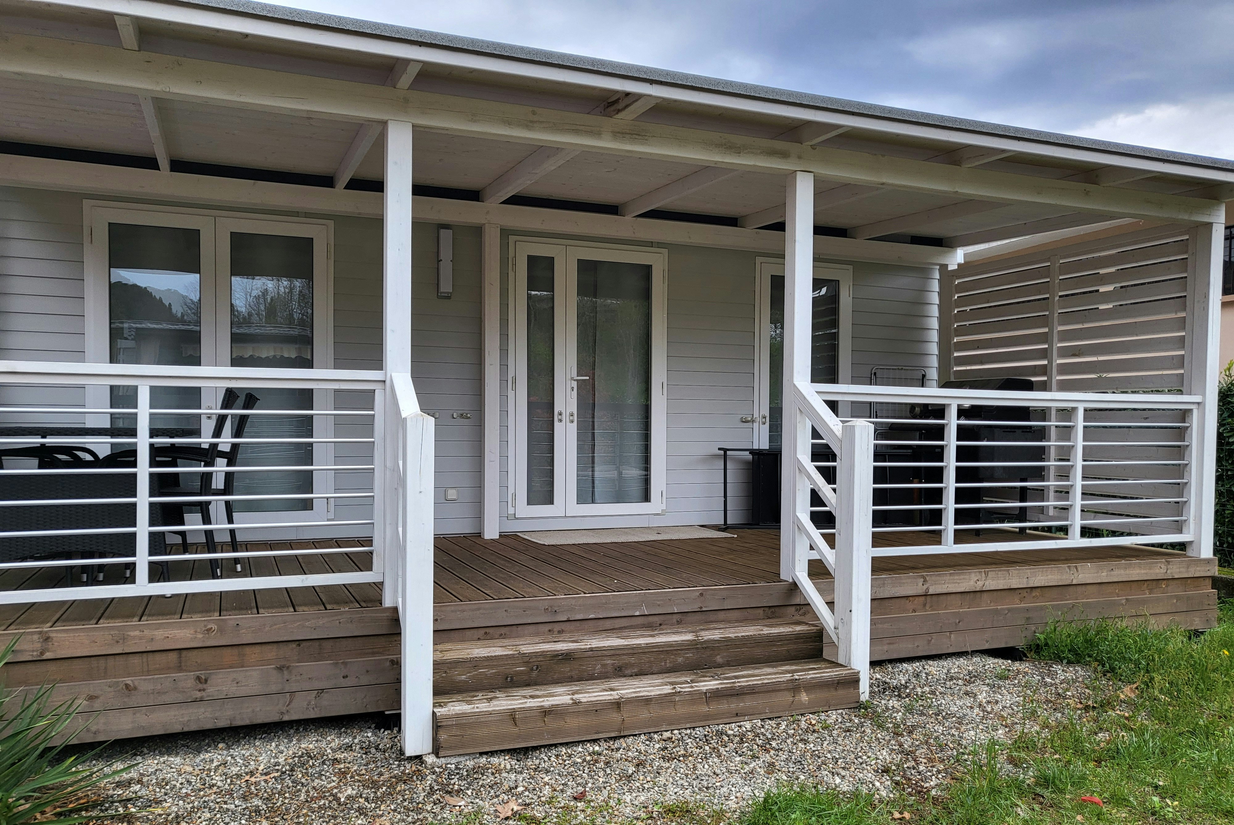 Camping Piano Grande  - Mobilheim mit Terrasse auf dem Campingplatz