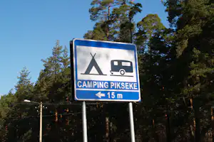 Camping Pikseke - Hinweisschilder auf dem Campingplatzgelände