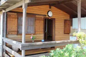 Camping Pineta - Mobilheim vom Campingplatz mit Veranda