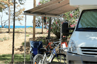 Camping Pineto Beach  -  Wohnmobil auf dem Stellplatz vom Campingplatz mit Meerblick