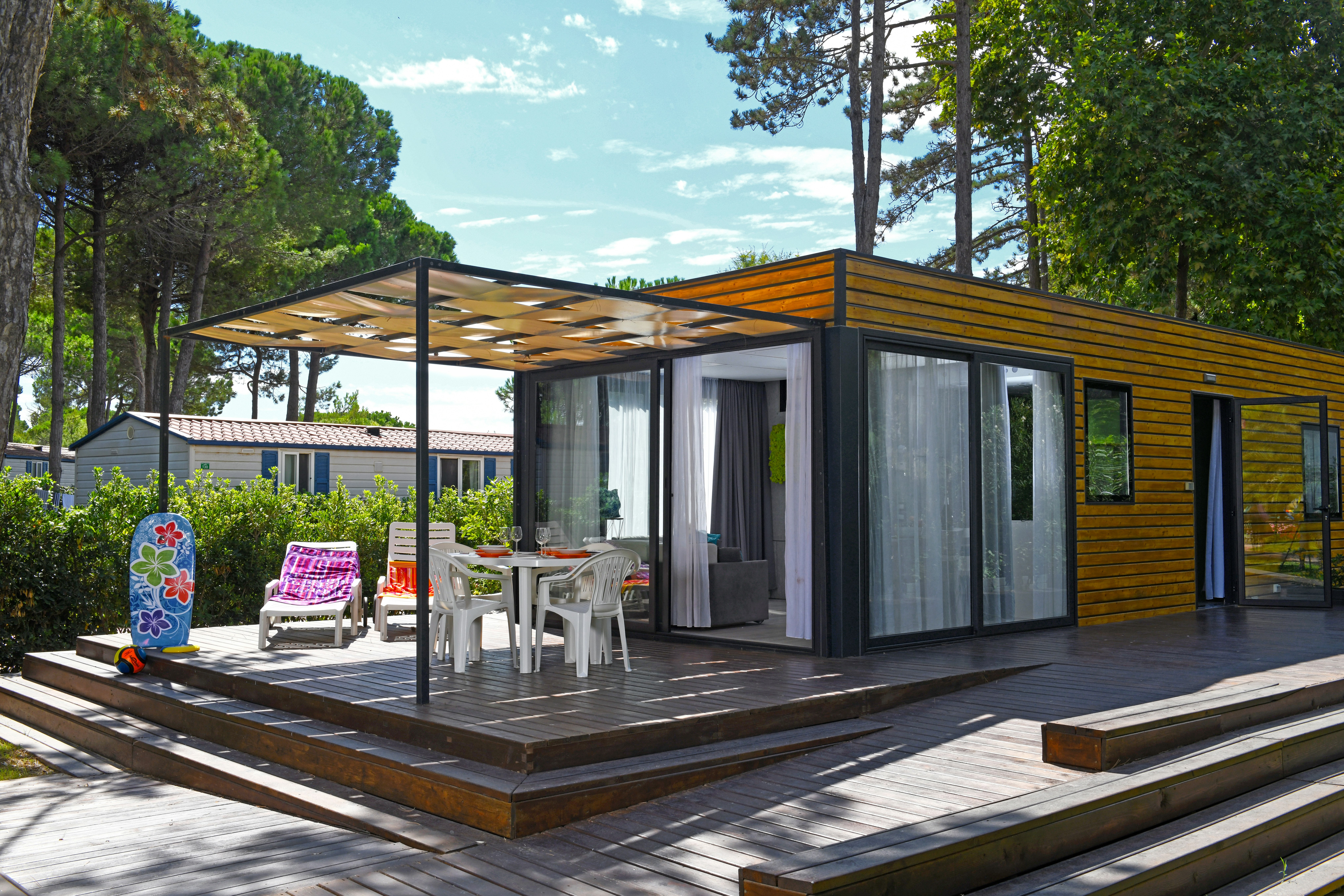 Camping Pino Mare - mobilheim mit terrasse und leuchtendem Glas