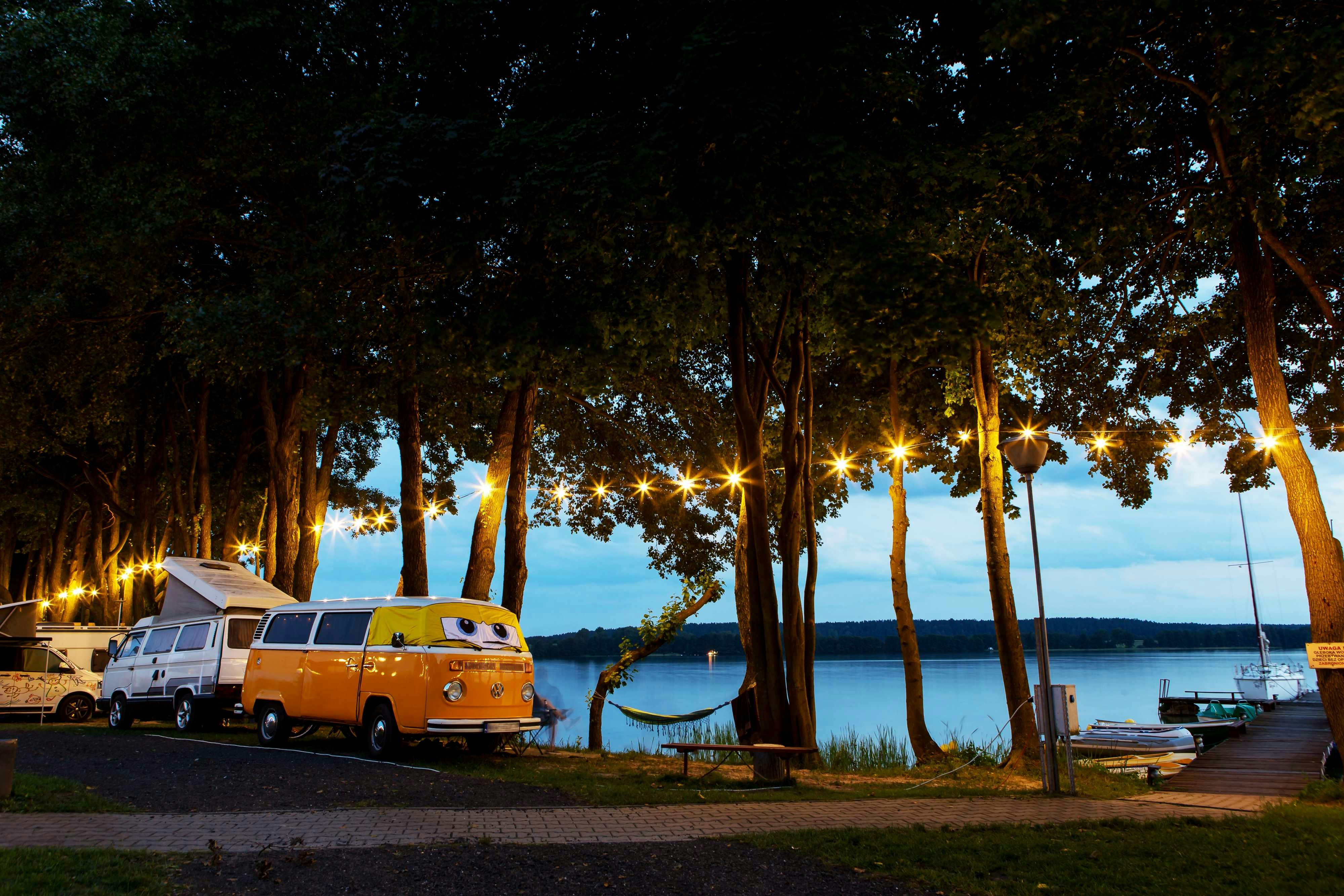 Camping Pirat nr 73 - Stellplätze am Abend