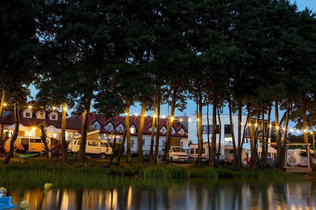 Camping Pirat nr 73 - Stellplätze am Ufer des Sees