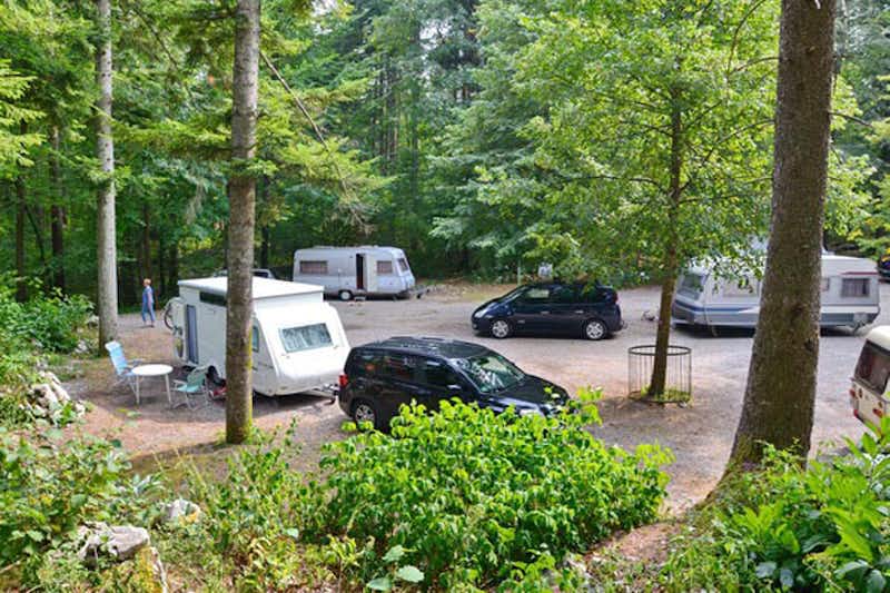 Camping Pivka Jama -  Wohnwagenstellplätze auf dem Campingplatz