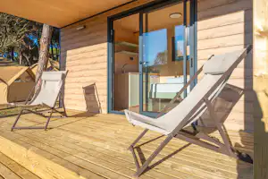 Camping Pla de la Torre - Mobilheim mit Terrasse auf dem Campingplatz