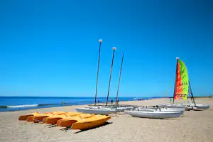Camping Plage du Midi - Badestrand mit Booten zur Miete