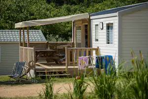 Camping Platanes - Mobilheim mit Veranda auf dem Campingplatz