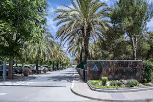 Camping Platja Vilanova - Einfahrt vom Campingplatz