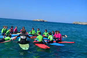 Camping Playa Arenillas - Surfstunden für Kinder vom Campingplatz