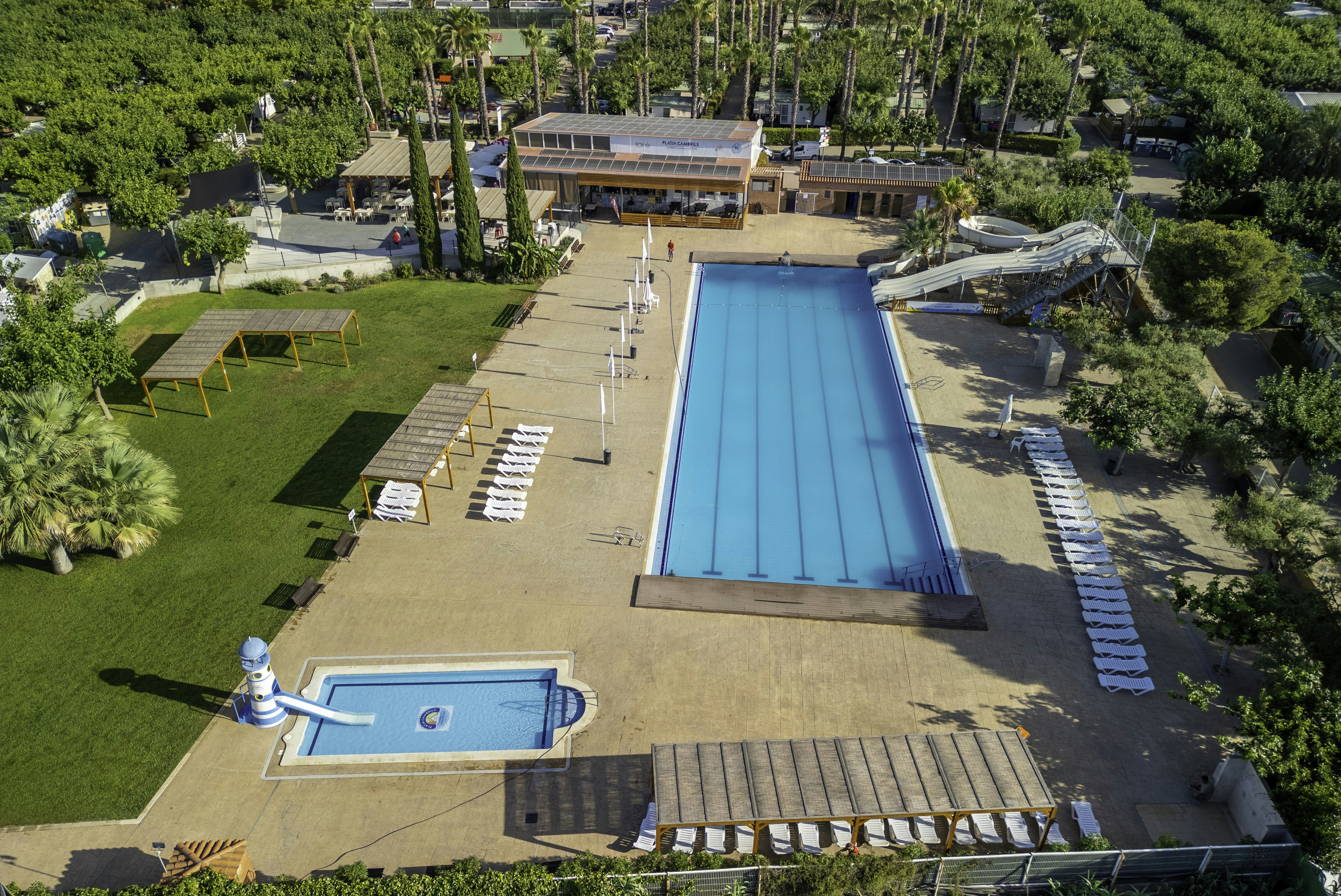 Camping Platja Cambrils - Blick auf den Pool im Freien auf dem Campingplatz