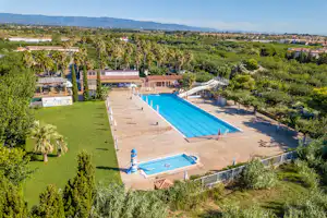 Camping Platja Cambrils - Luftaufnahme des Freibades