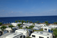 Camping Playa de Isla  -  Stellplatz vom Campingplatz im Grünen mit Blick auf den Atlantischen Ozean