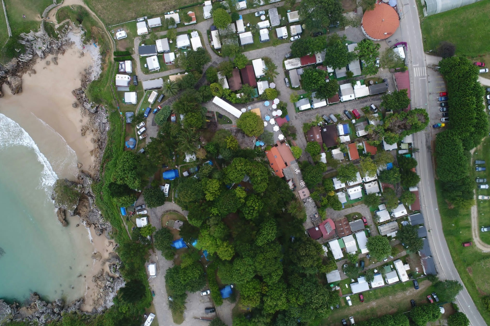 Camping Playa De Troenzo - Blick auf den Campingplatz aus der Vogelperspektive