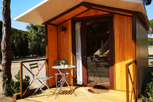 Camping Playa Mazagón - Mobilheim mit Terrasse auf dem Campingplatz