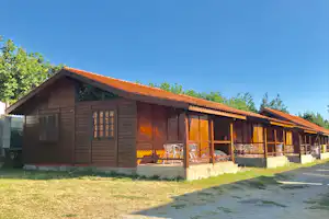 Camping Playa Paisaxe II - Mobilheime mit Veranda auf dem Campingplatz